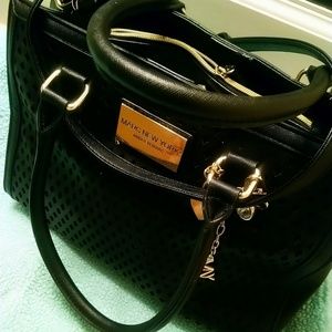 Andrew marc %💯 Authentic black hand bag